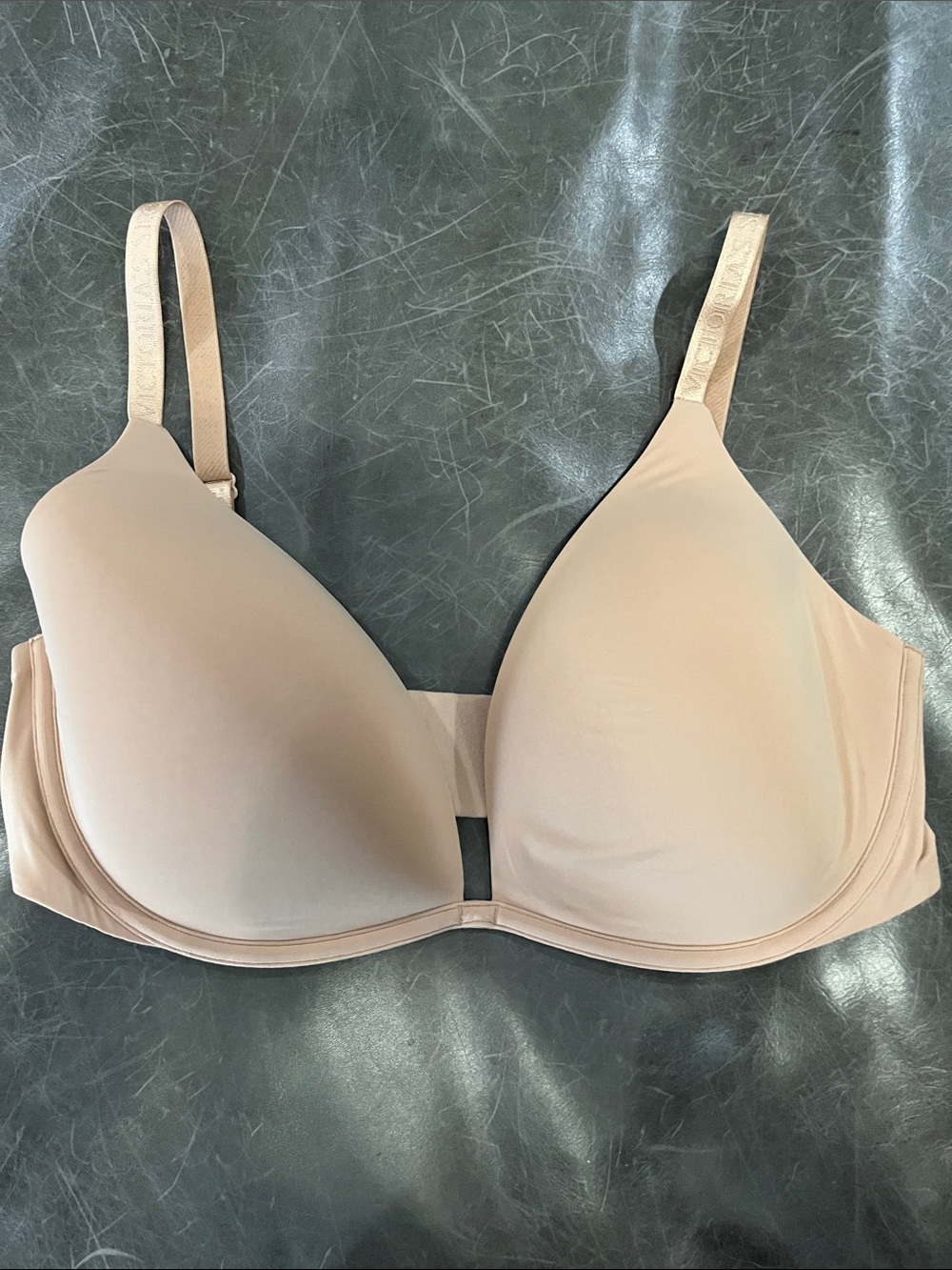 Victorias Secret-Everyday Nude T-Shirt Bra-36DD Smooth Support. New never worn
